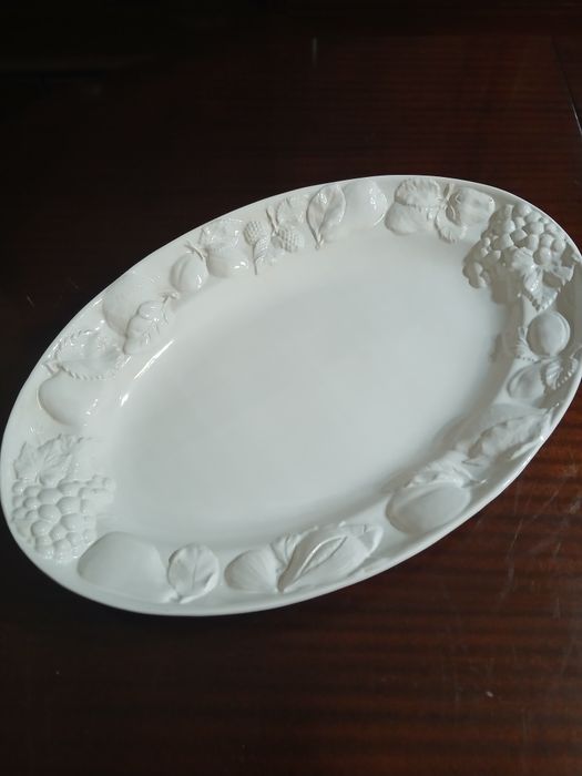 Travessa oval de porcelana