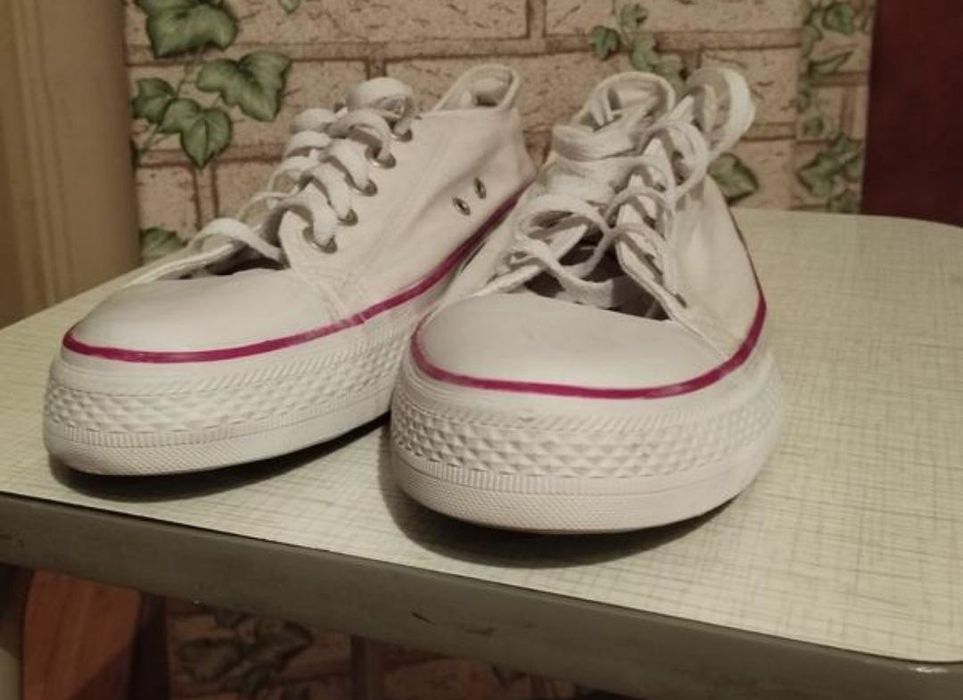 Орігінальні нові кеди від Converse ,