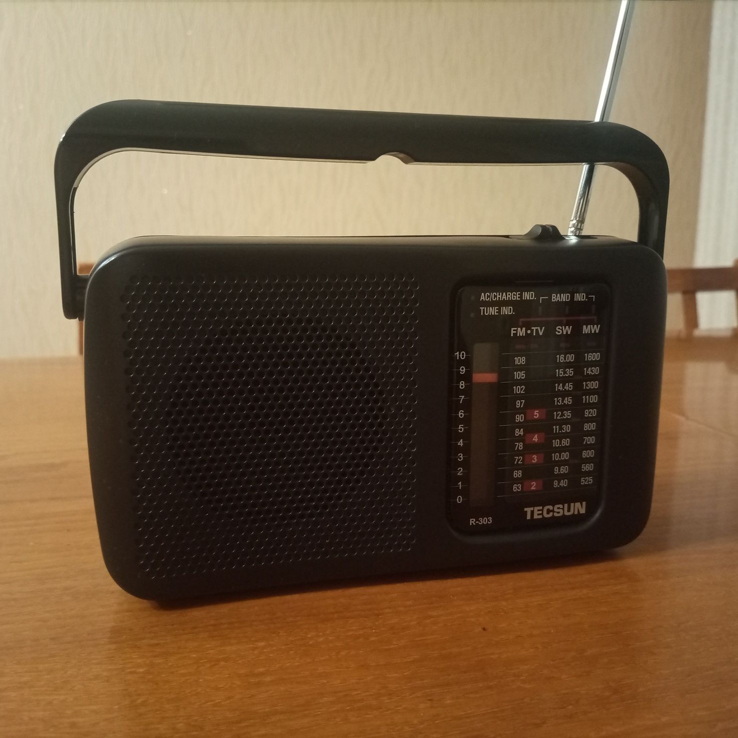 Продам радиоприемник Tecsun R-303