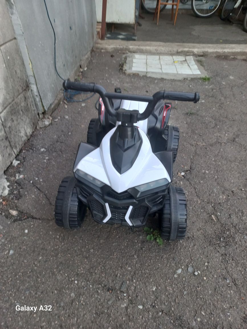 Квадроцикл дитячий