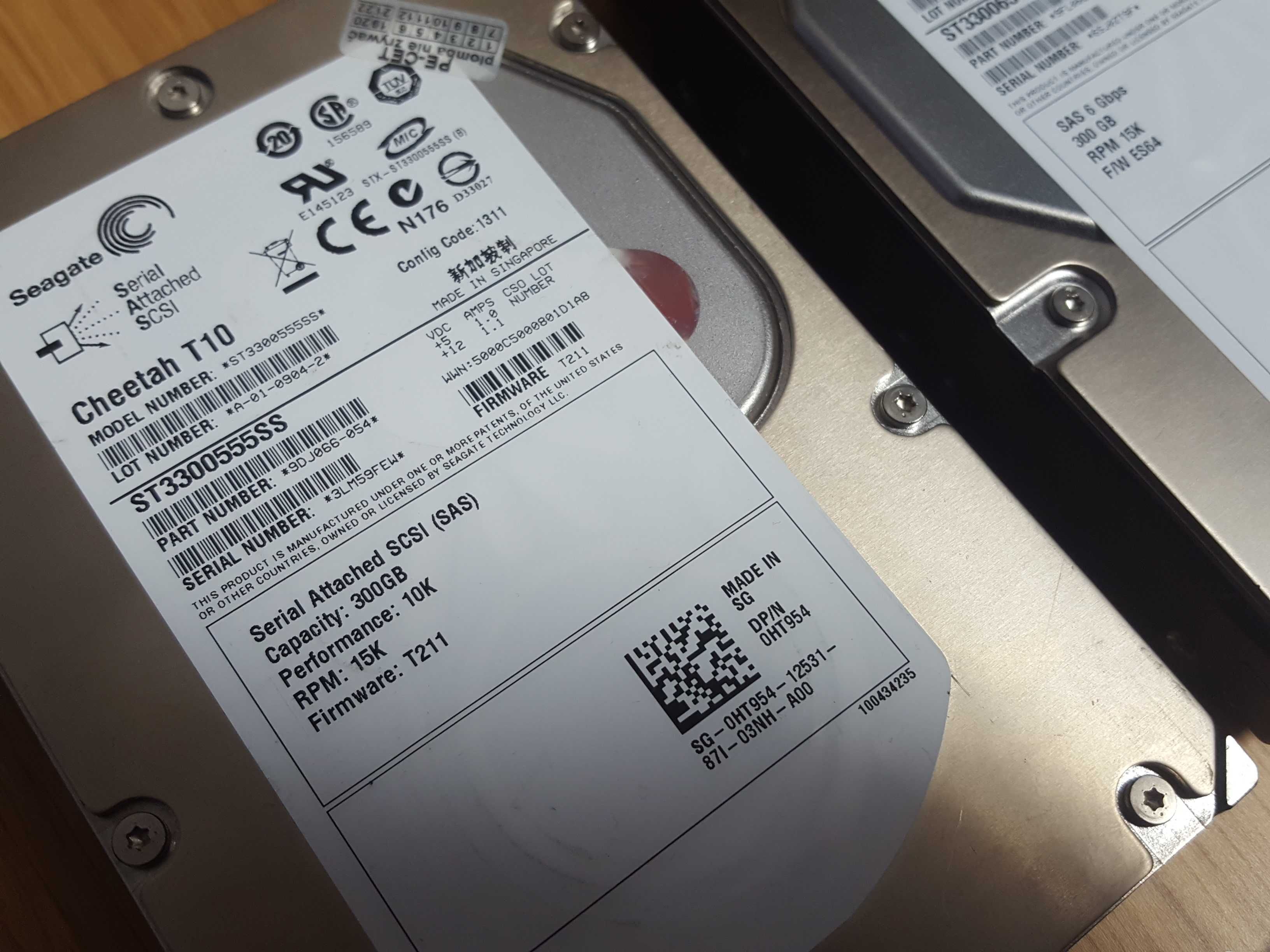 Serwerowe 2 procesory Xeon E5540 Ram 32GB 8x4gb i 2 dyski SAS 2x 300GB