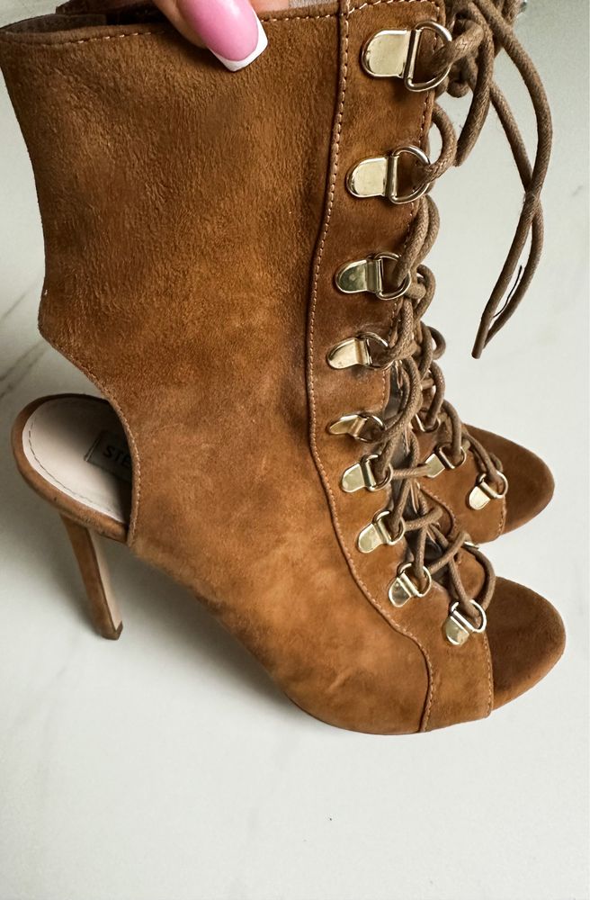 Brązowe zamszowe botki wiązane Steve Madden rozmiar 37