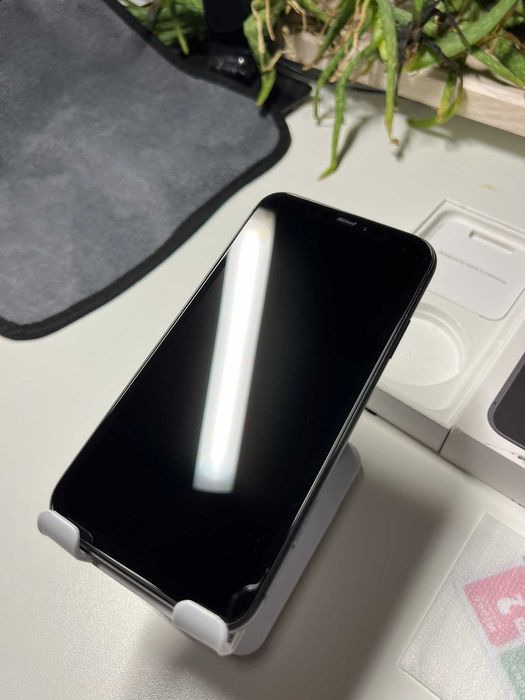Smartfon Apple iPhone 11 4 GB / 64 GB 4G (LTE) czarny ZESTAW