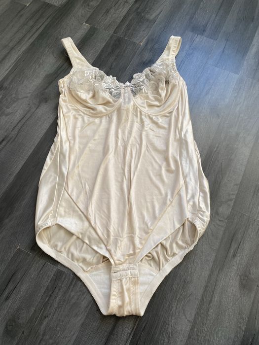 Modelujące body kremowe gorset wyszczyplający