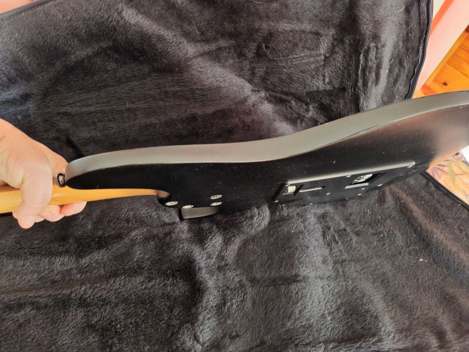 Gitara elektryczna Ibanez S320 slim (cienka deska) bardzo wygodna