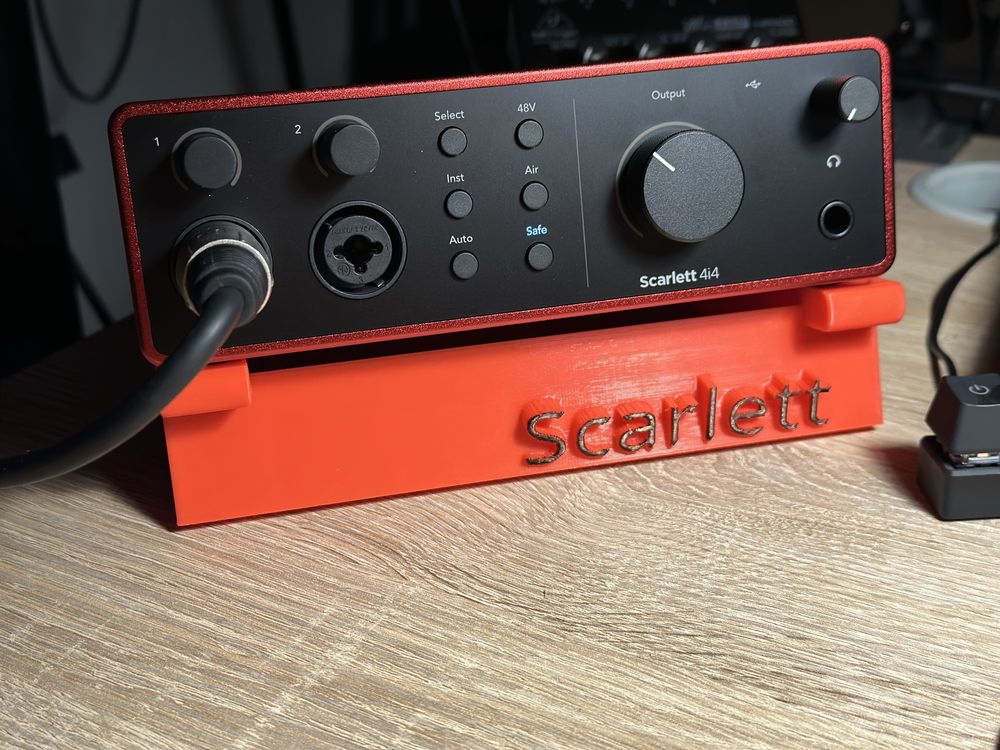 Stand na biurko pod Focusrite Scarlett