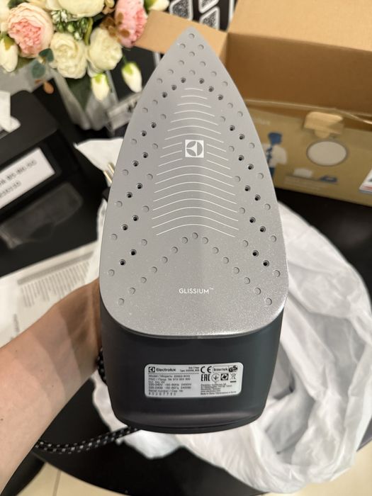 Нова праска Electrolux E5S12-60G