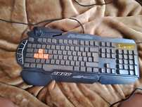 A4Tech Bloody B314 lub B318, dedykowana graczom. Jest to klawiatura m