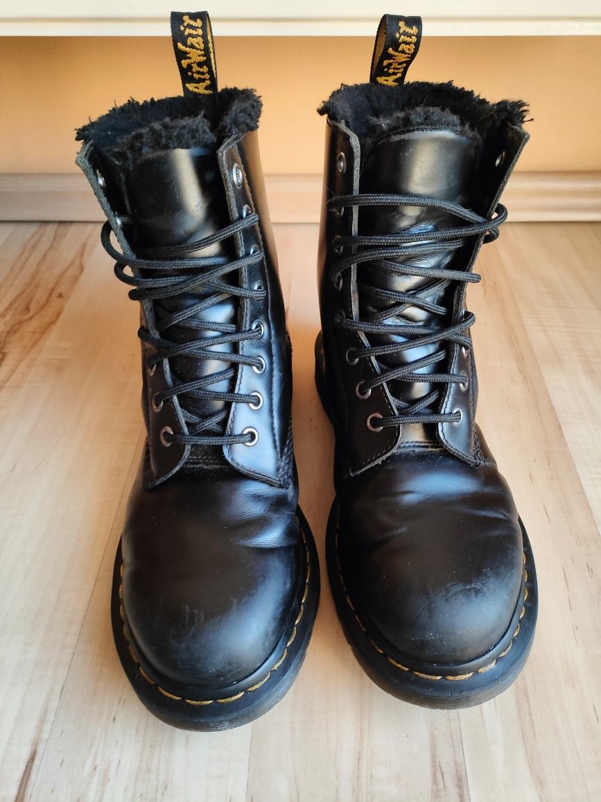 Klasyczne czarne Dr Martens 1460 Serena rozm 39 futerko ocieplane wyso