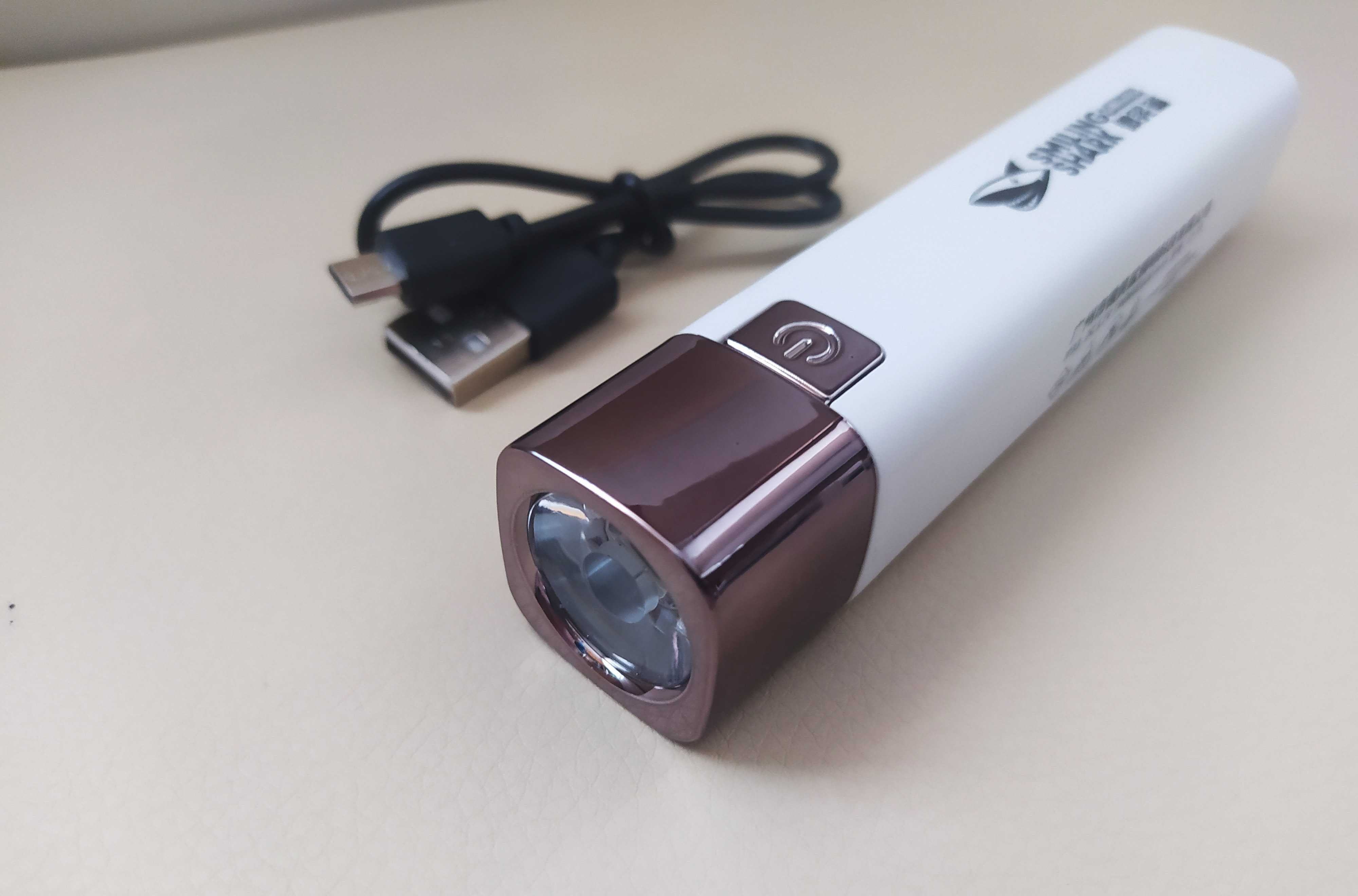 Фонарик на встроенном аккумуляторе, заряжается от USB и сети