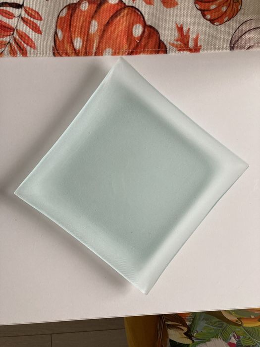 Zestaw 2 szklanych talerzy dekoracyjnych – 25x25 cm i 20x20 cm