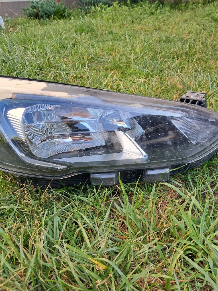 Ford Focus mk4 lampy reflektory przednie led statyczne czarne komplet