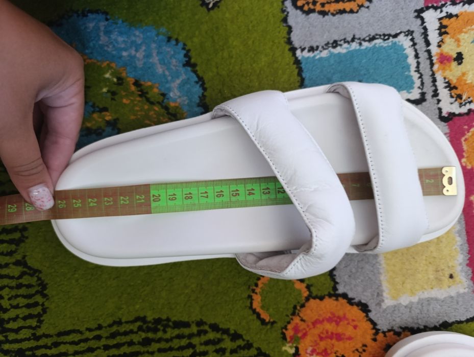 Шкіряні НОВІ жіночі шльопанці