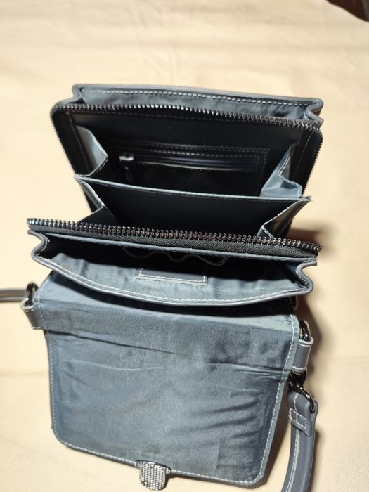 Барсетка кожаная на ремне.