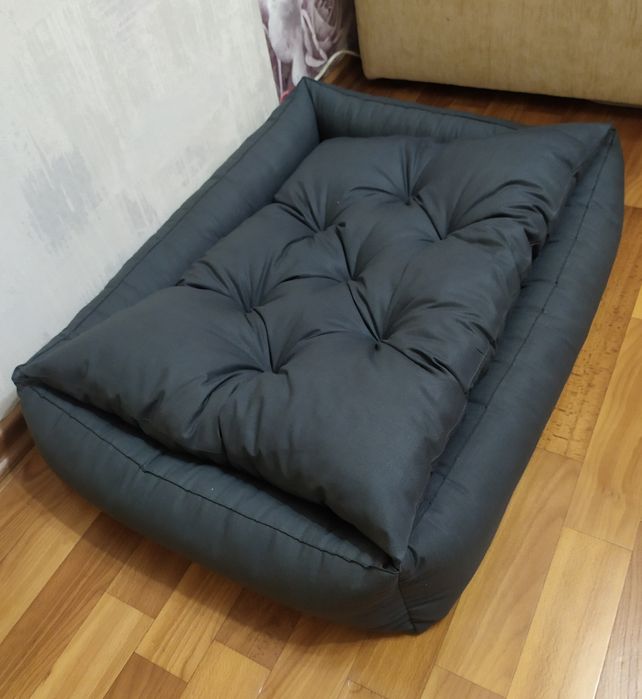 Лежанки та матрасики для собак та котів