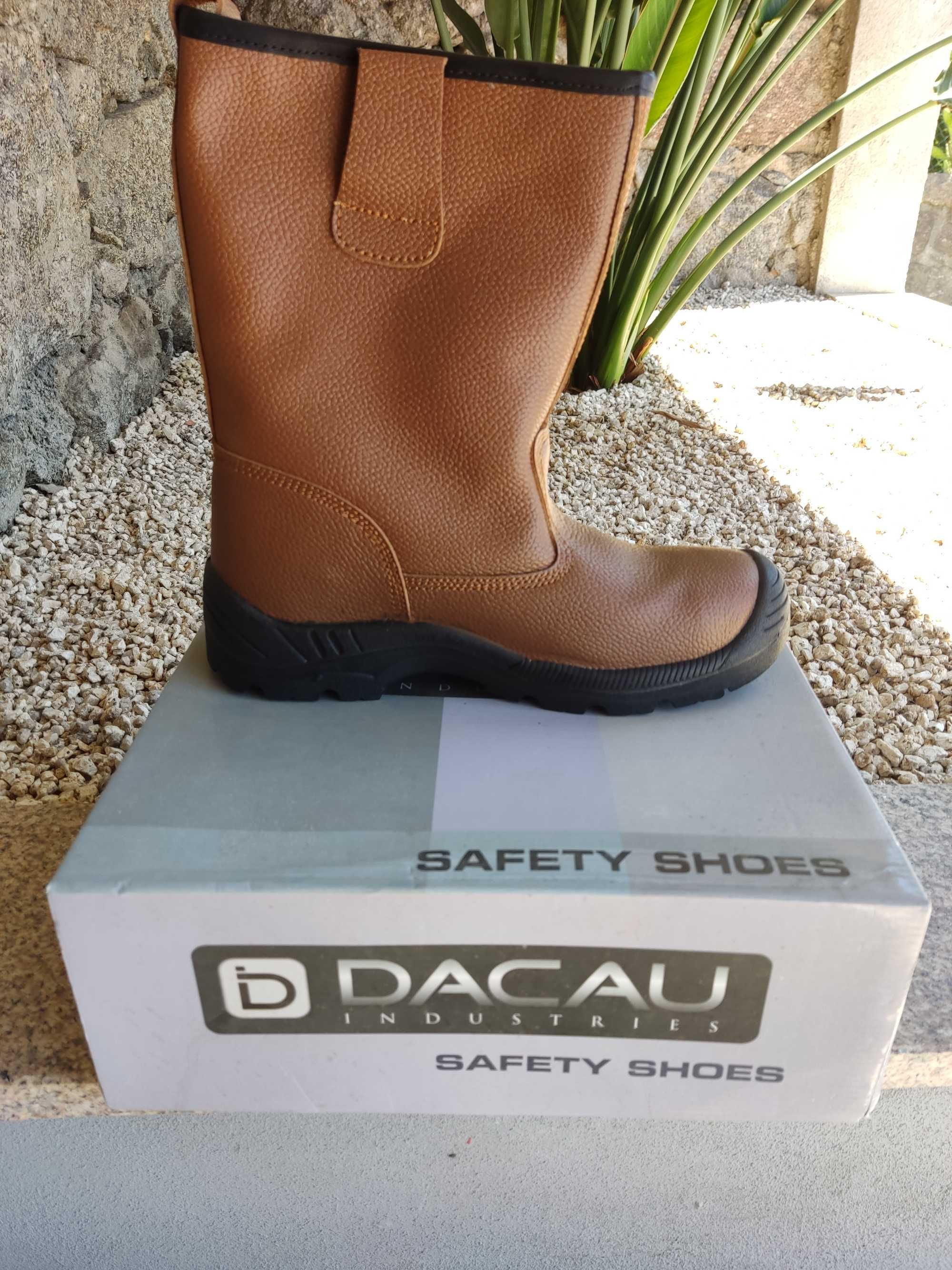 Botas DACAU com biqueira de aço ou de osso