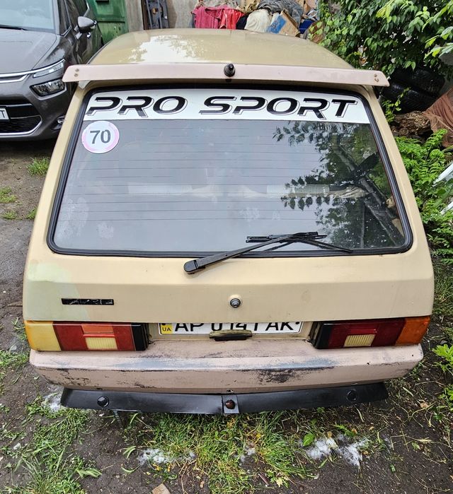 Автомобиль ЗАЗ (таврия) 1102