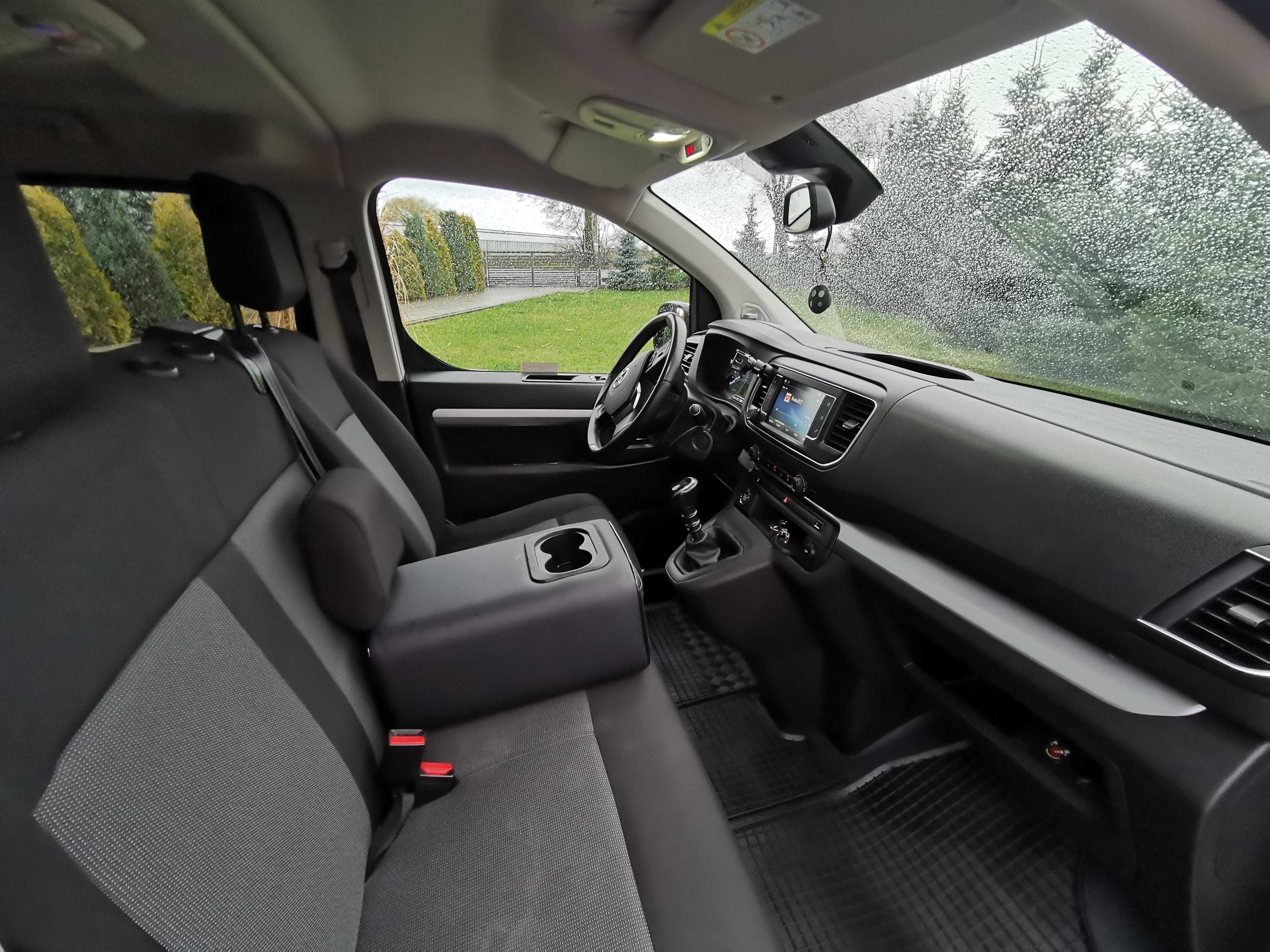 Wynajem busa Toyota PROACE VERSO Extra Long, bagażnik rowerowy, hak