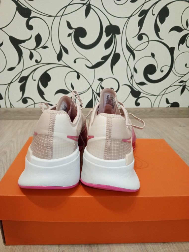 Продам кроссовки женские Nike AIR ZOOM SUPERREP 3 40 розмер
А