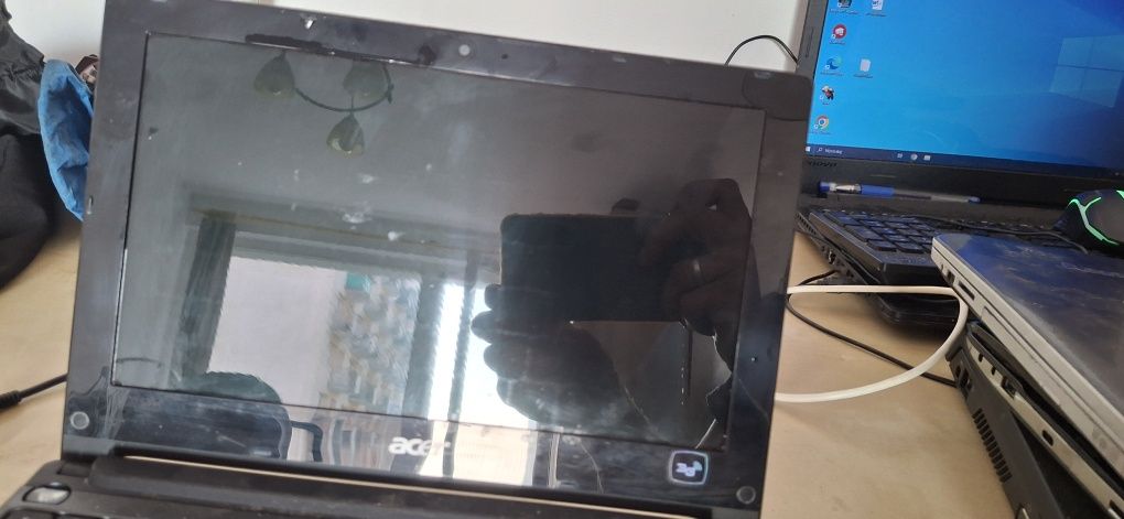Acer Aspire One, linię netbooków i laptopów