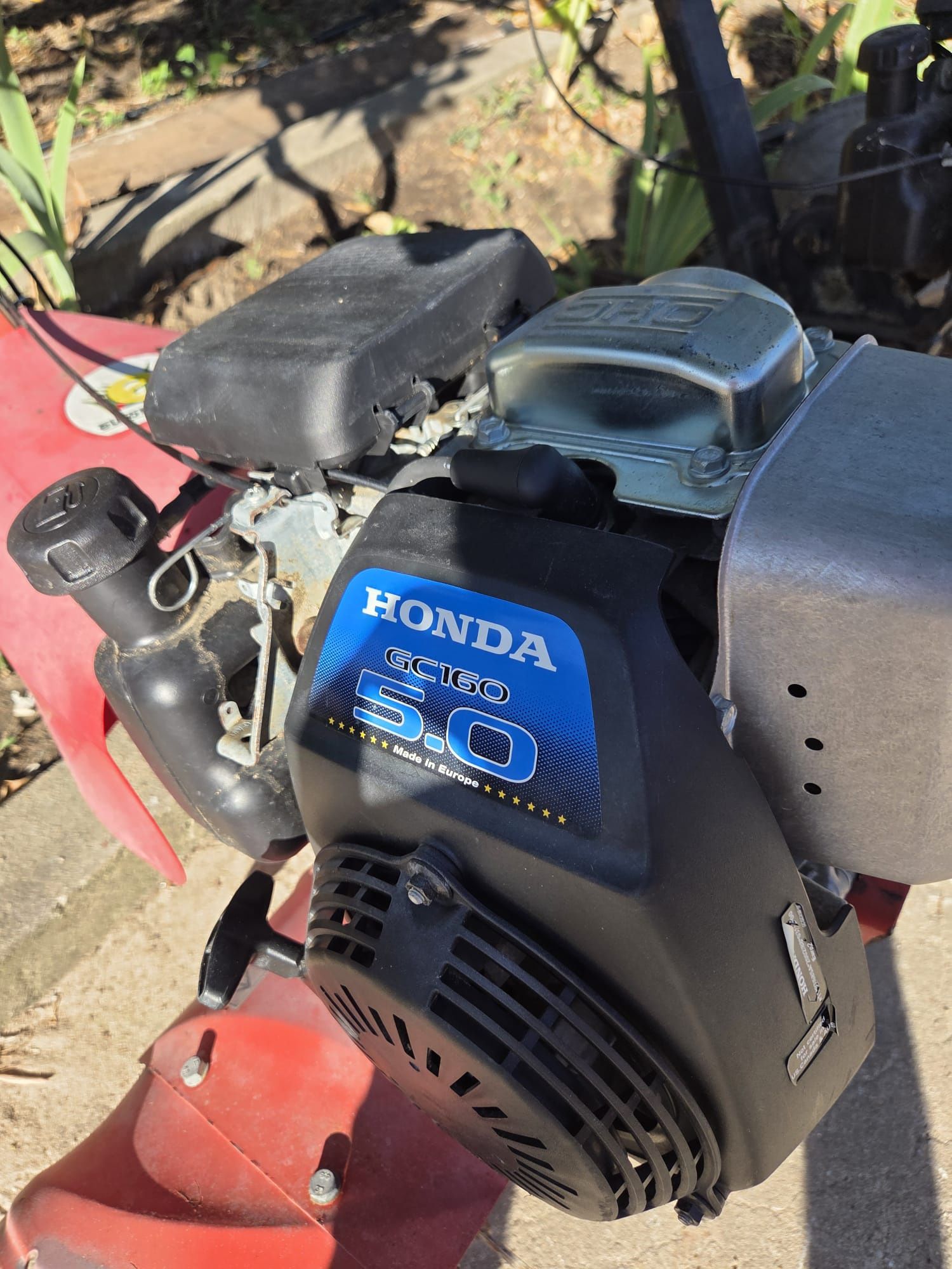 Motoenxada honda em bom estado de 5 cavalos .