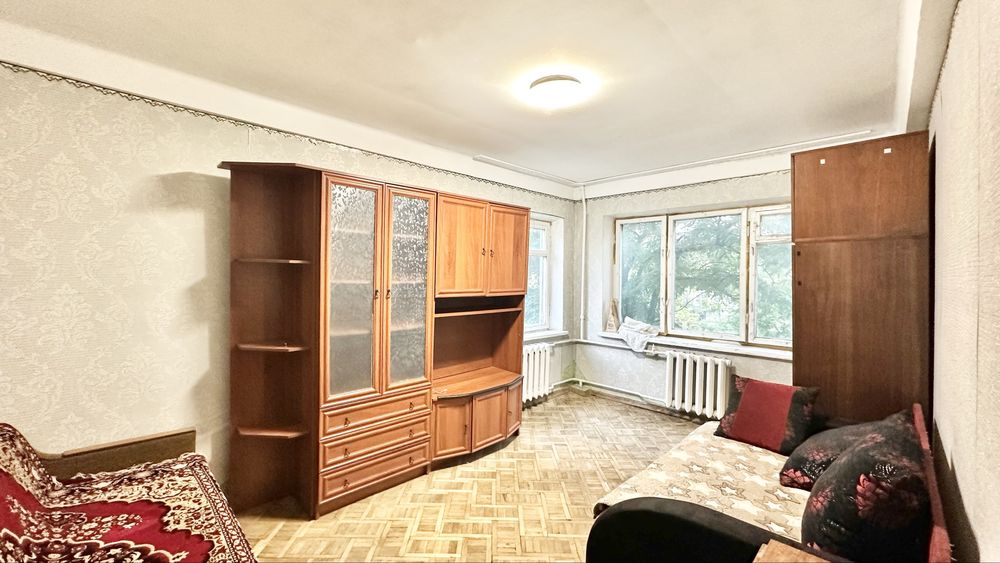 Продам 2 кімн квартиру 45 м.кв Харківське шоссе Дарницька площа