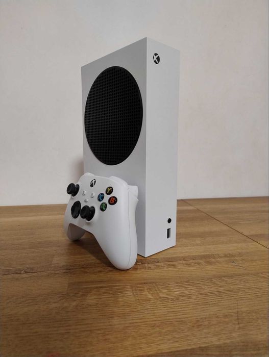 Приставка Xbox Series S в хорошому стані