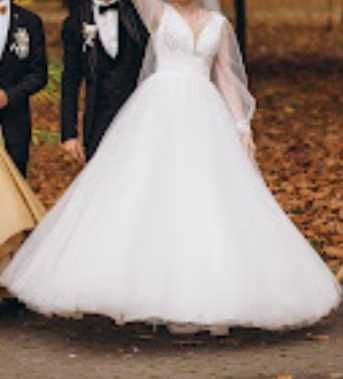 Весільне плаття кольору айворі