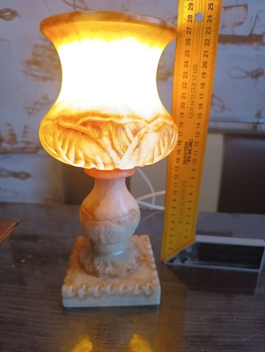 Лампа настільна із каменю