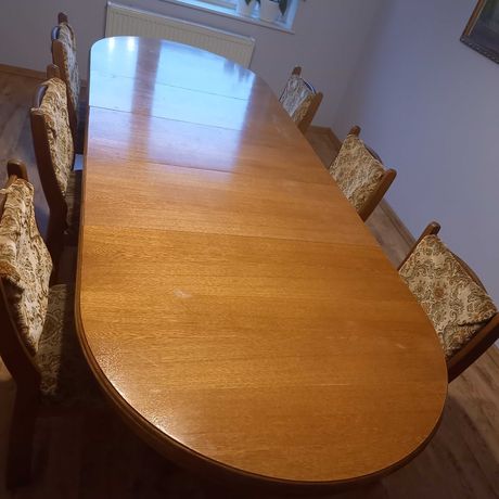 Dębowy stół i krzesła