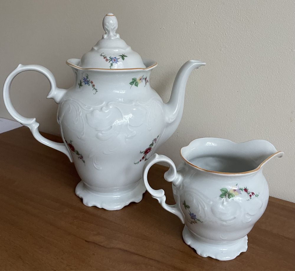 PRL - Wałbrzych - dzbanek / mlecznik / porcelana
