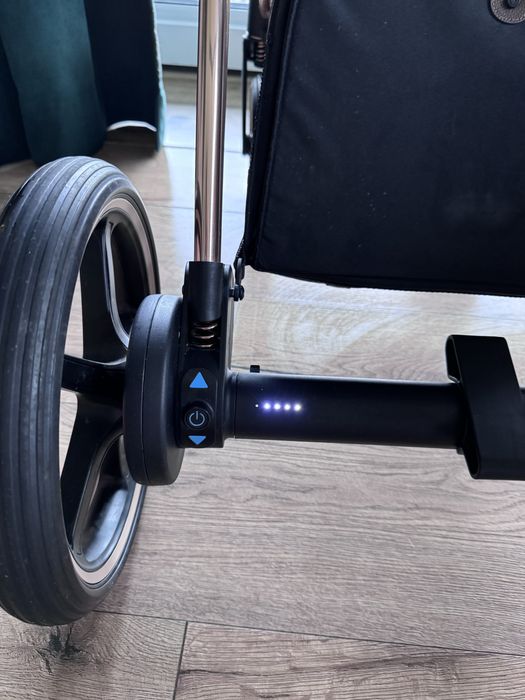 Sprzedam wózek Cybex e-Priam – cały zestaw na gwarancji