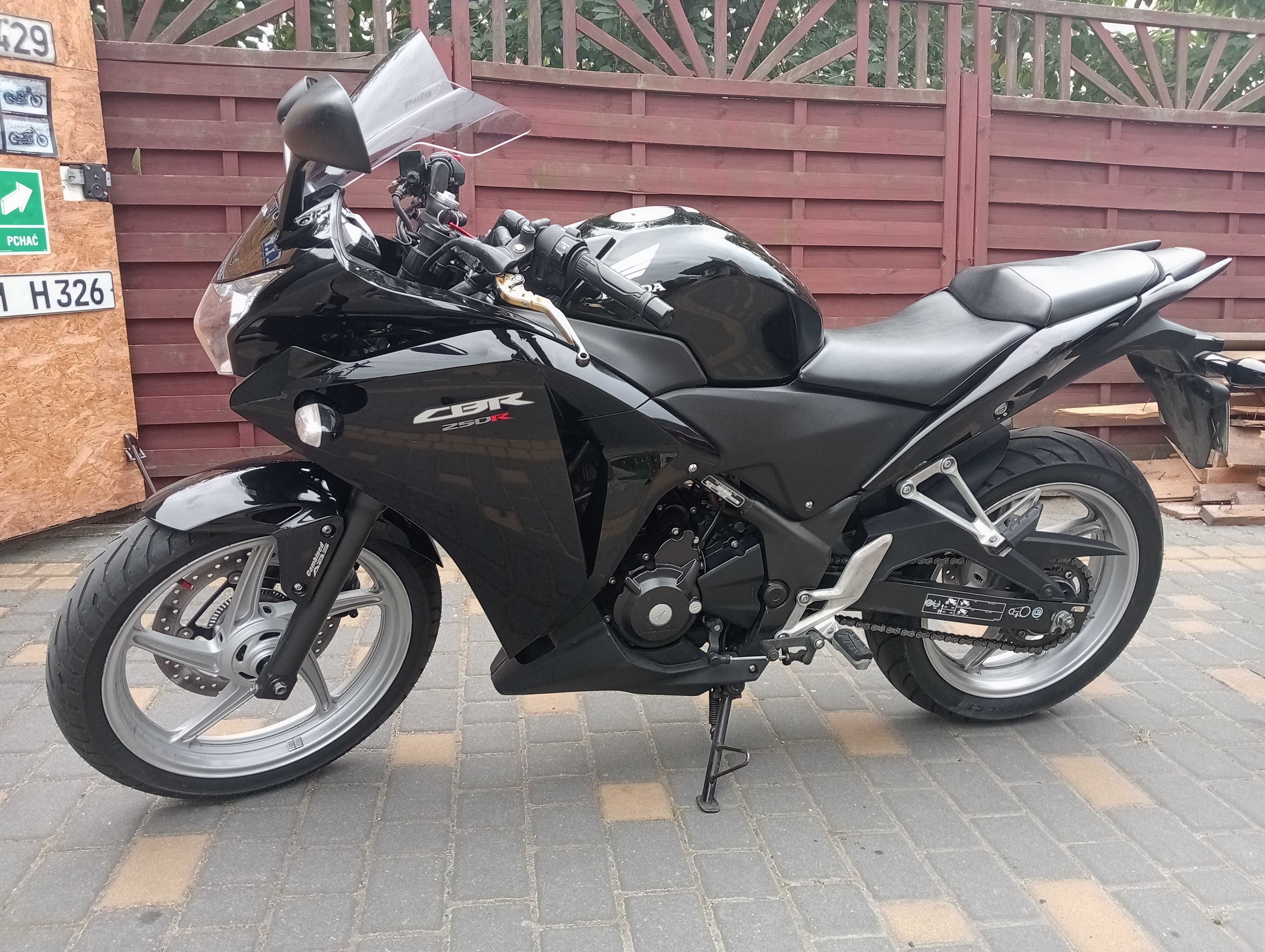 Honda CBR250R  (a2 Mt yzf ninja cbf SV)