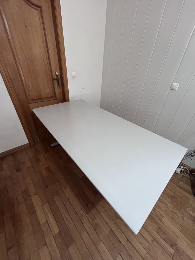 Mesa de escritório como nova