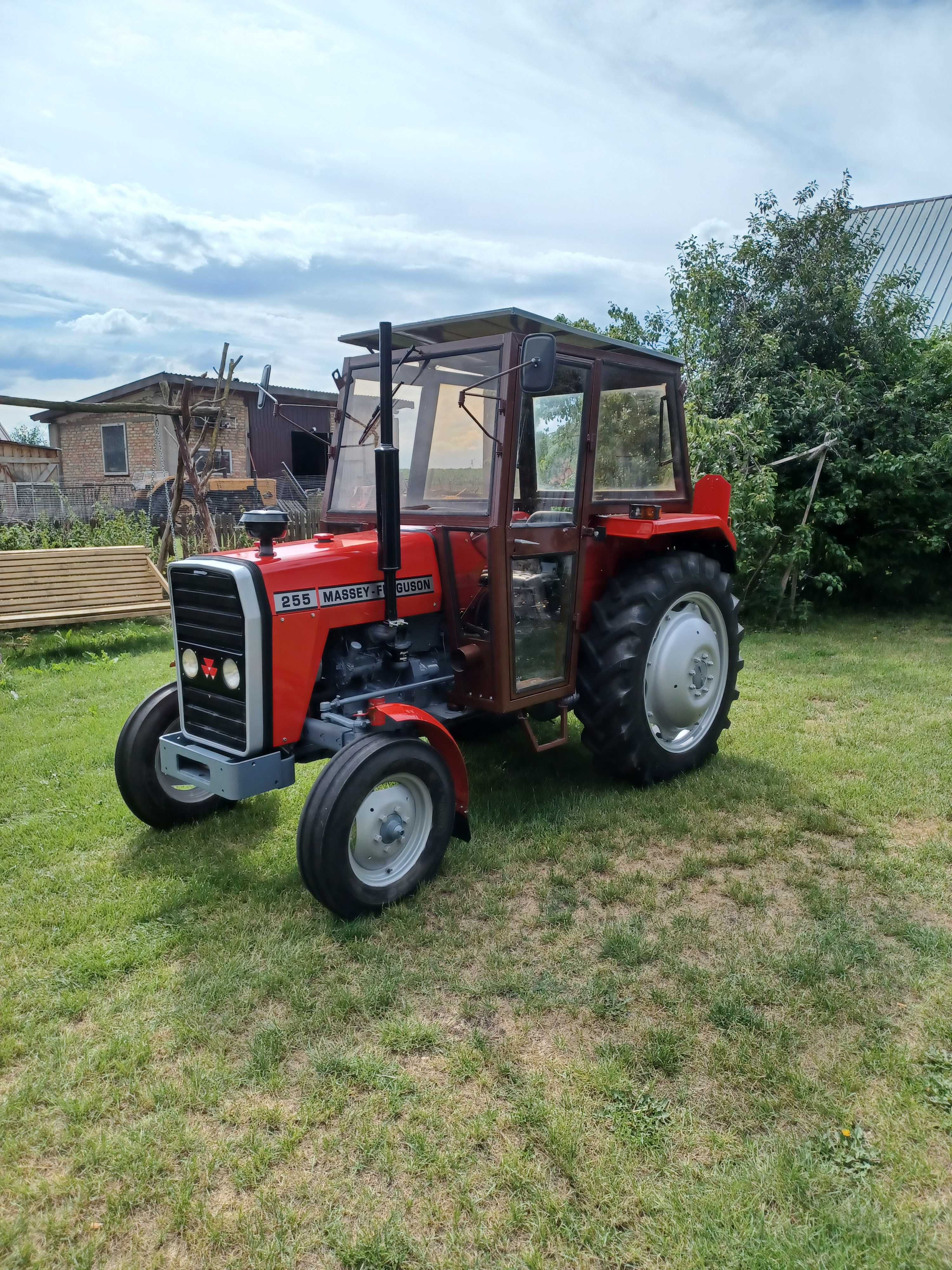 Massey Ferguson 255