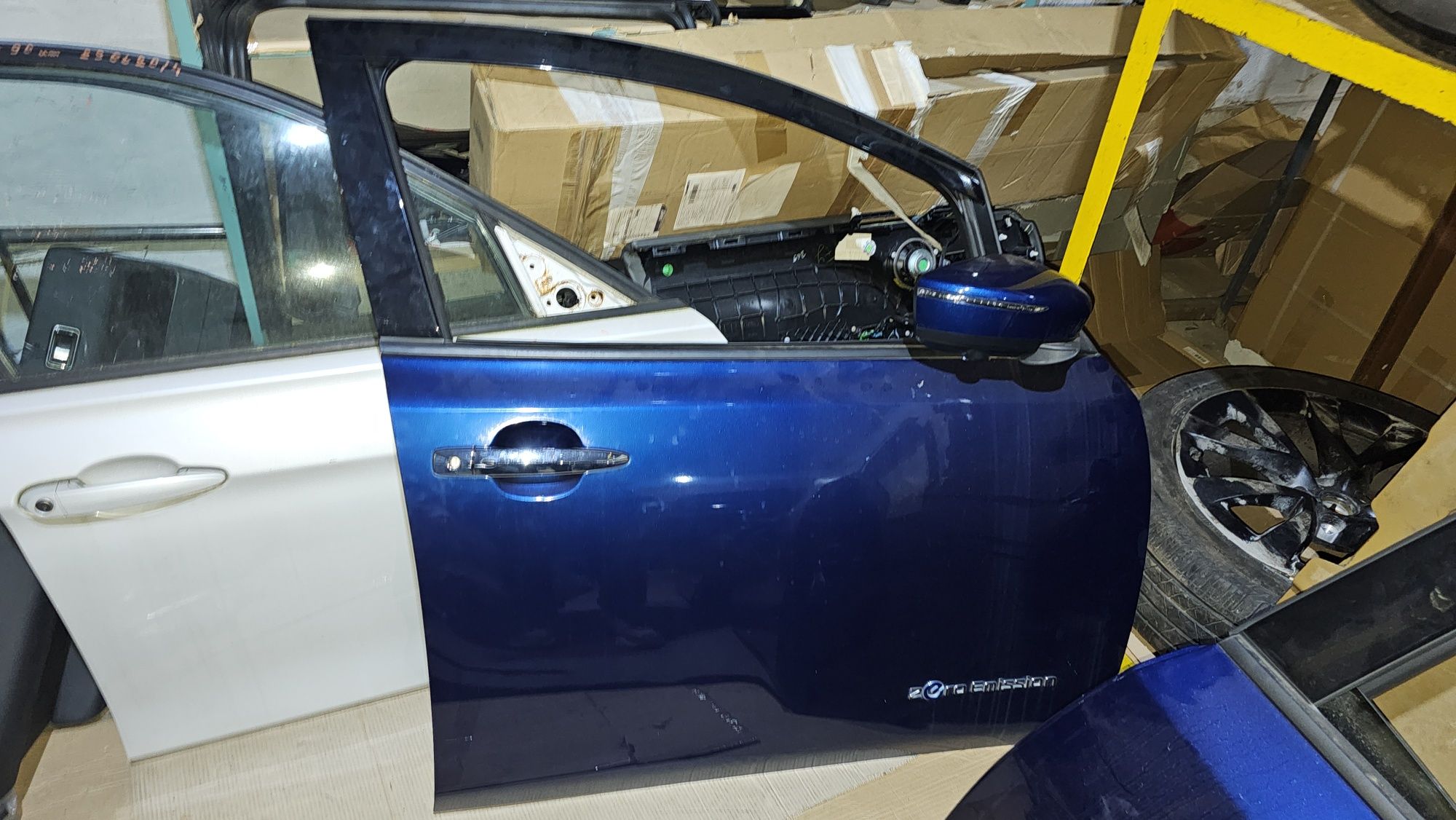 Двері Nissal Leaf 2 ze1 2018 дверка