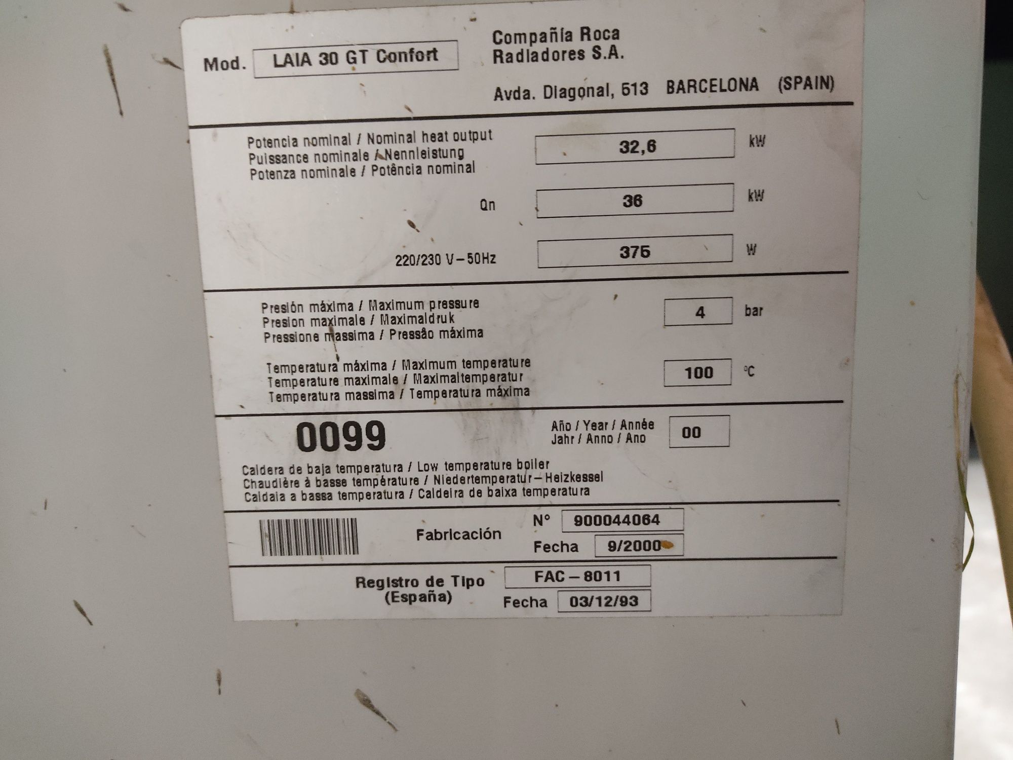 Máquina de aquecimento central a gasóleo e depósito