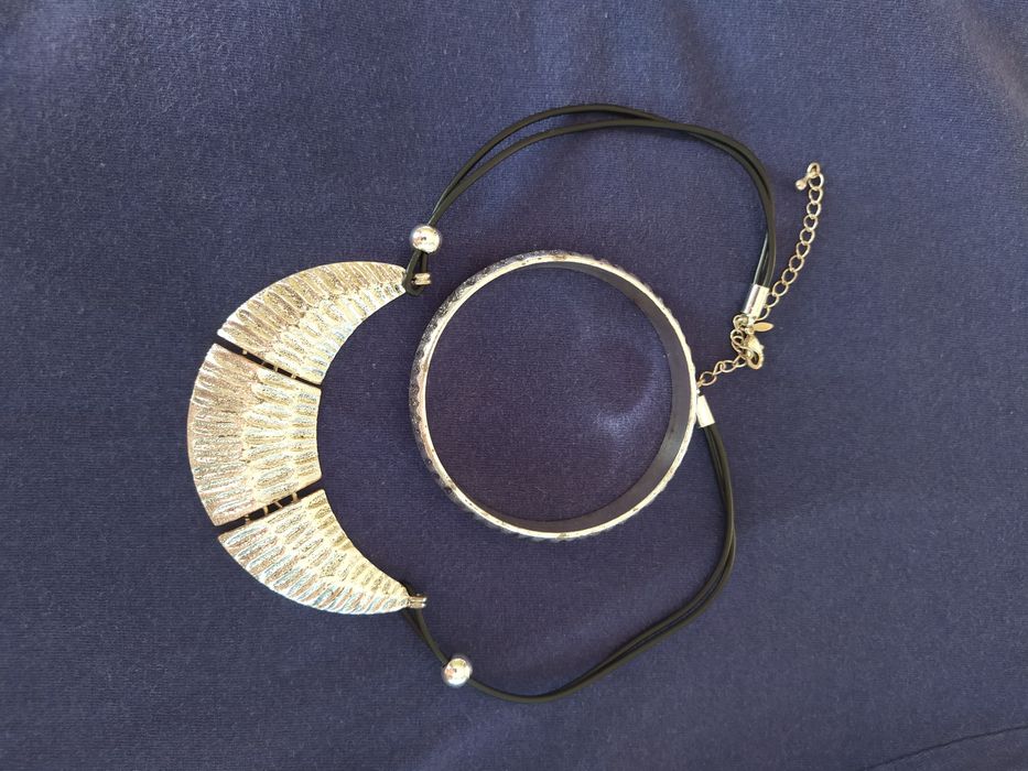 Набор бижутерии.