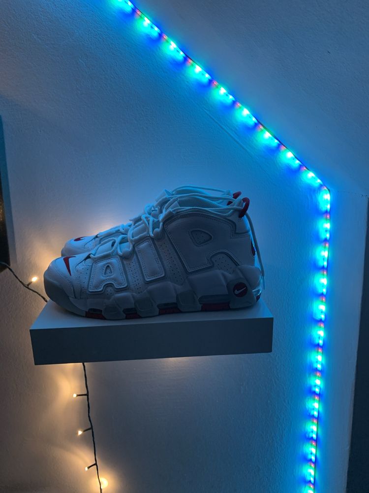 Nike air more uptempo