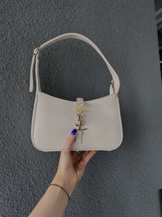 Сумочка Yves Saint Laurent Hobo Beige