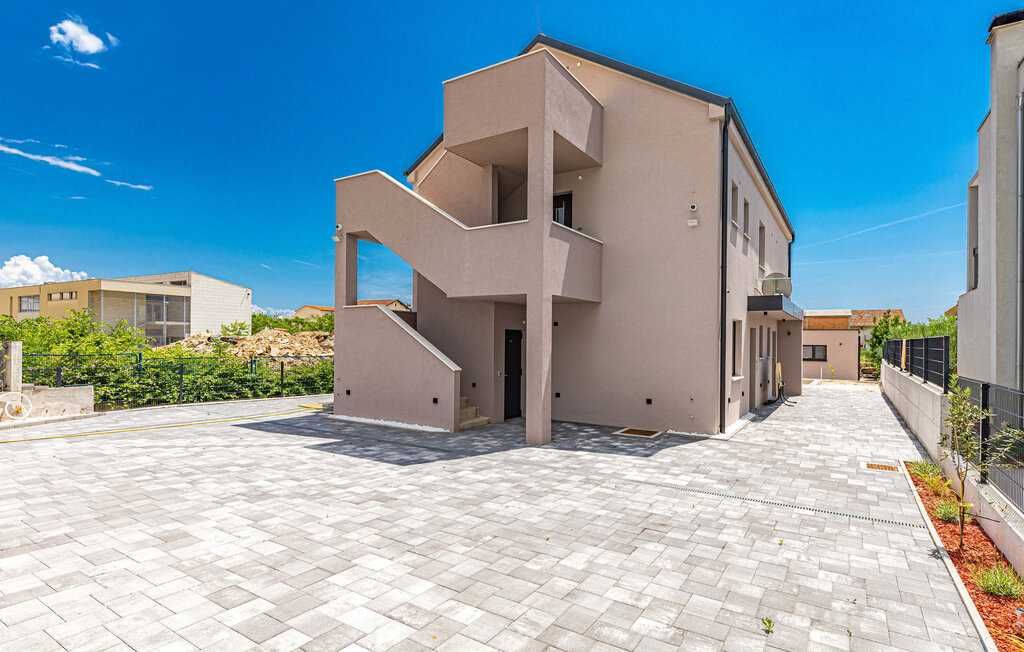 Chorwacja, wrzesień, okolice Trogir, apartament z basenem dla 5 osób