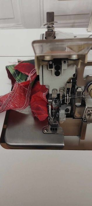 Maszyna Overlock Siruba 757K