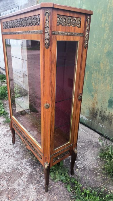 Witryna z okuciami. Wymiary 88x38x h - 154