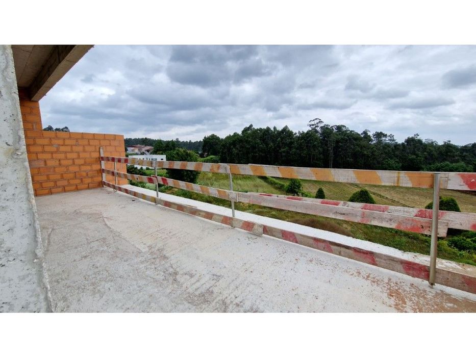 T2 recuado, Vistas desafogadas, 10 minutos de Gaia / Feira