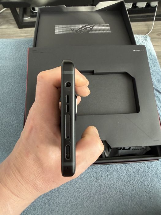 Asus rog phone 9 pro 24/1TB dosłownie nowy do negocjacji