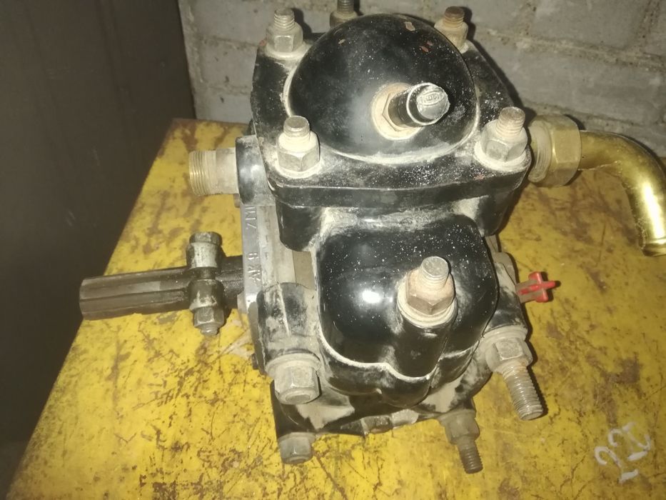 Starocie stara pompa do opryskiwacza