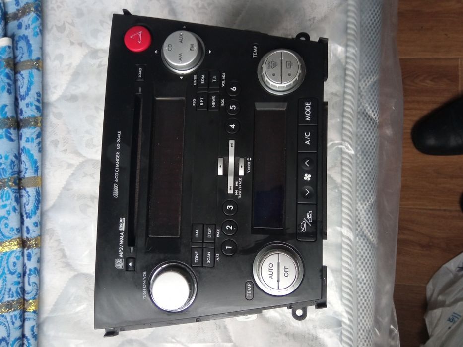 Продам штатну магнітолу Субару.