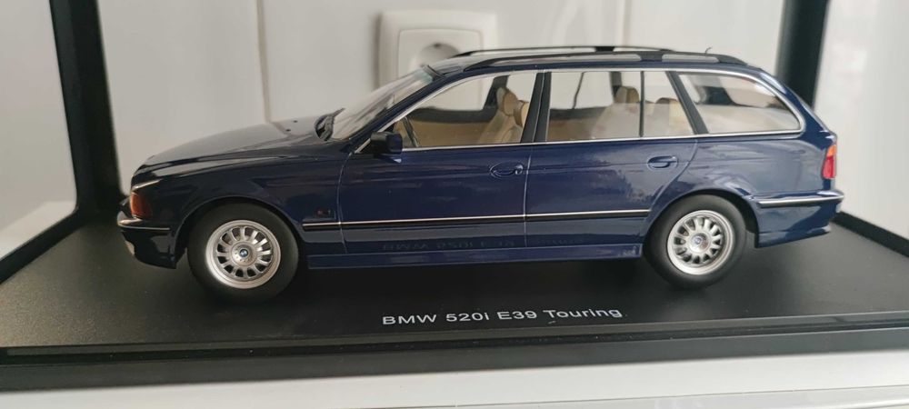 BMW E39  - Modelos 1/18 - touring carrinha 2 unidades