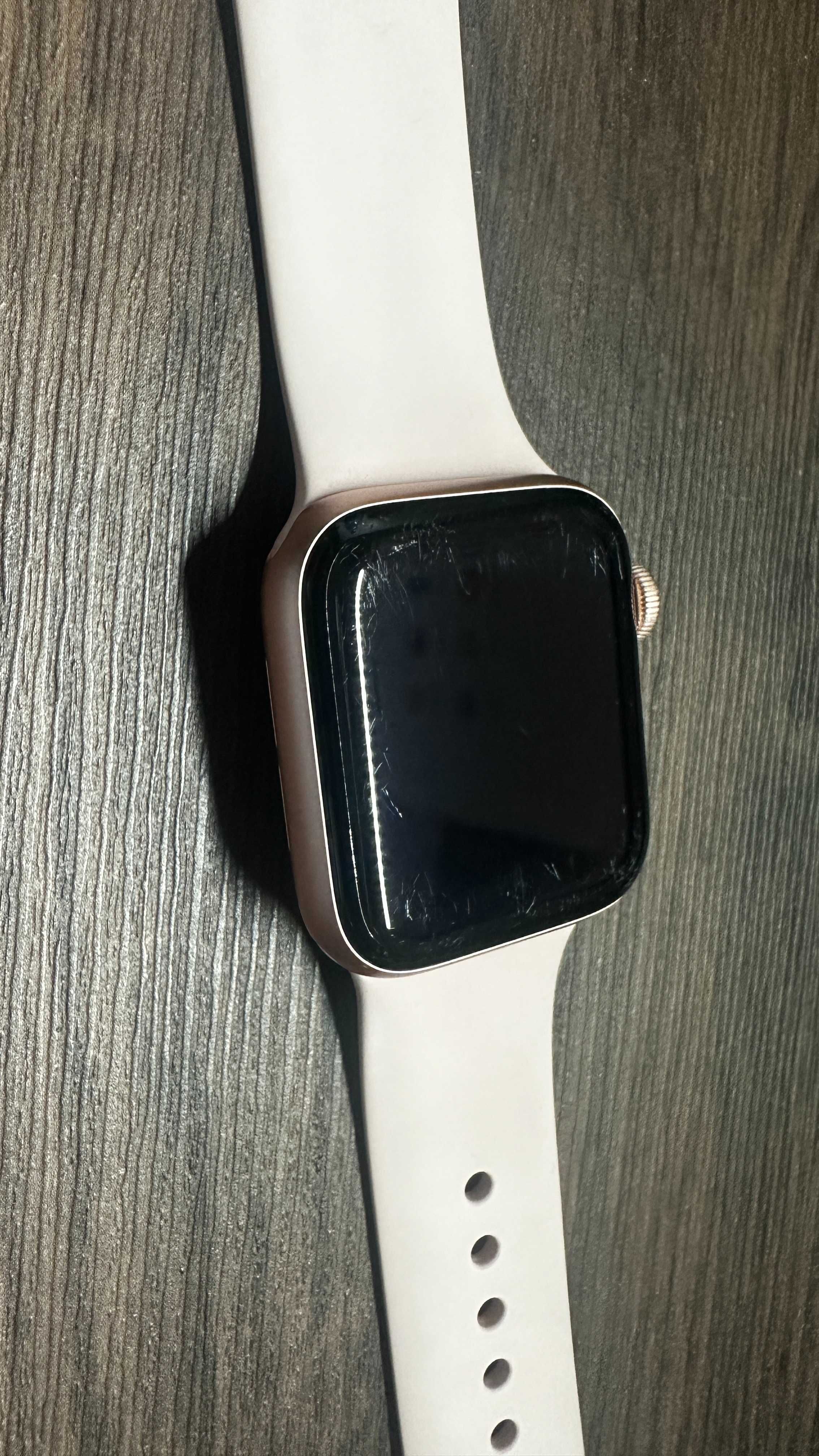 Apple Watch 4 | 40MM | Gold Aluminium/Pink