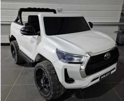 Toyota Hilux na akumulator dla dzieci Biały Pickup + Napęd 4x4 + Pilot